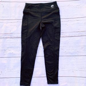 Black fleece lined leggings with 2 side pockets